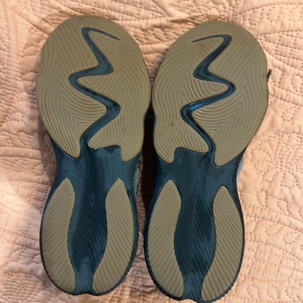 New Balance Fuel cell Running Shoes. Black Gray. Size11 . Like New. Barely Worn. - Picture 5 of 7